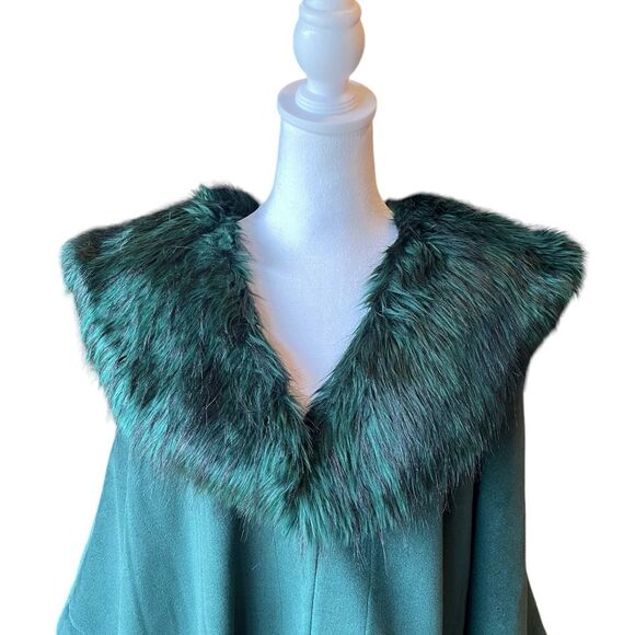 Adrienne Landau Green Cape With Faux Fur Collar Womens Size 1X NWT - Picture 6 of 12
